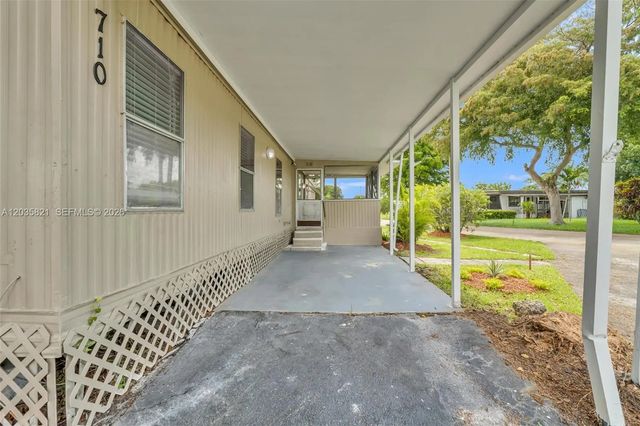 4 of 32 - 710 Nw 217th Way, Pembroke Pines, FL