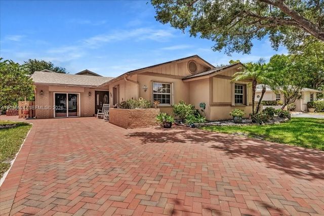 2155 Nova Village Drive, Davie