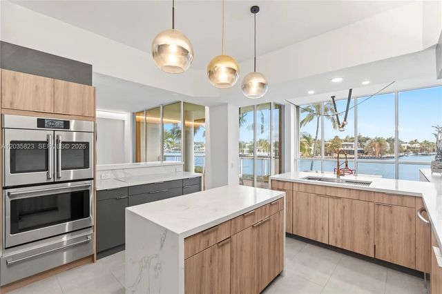 3801 Ne 207th Street #th6, Aventura