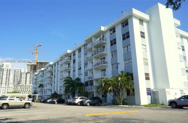 16465 Ne 22nd Avenue #206, North Miami Beach