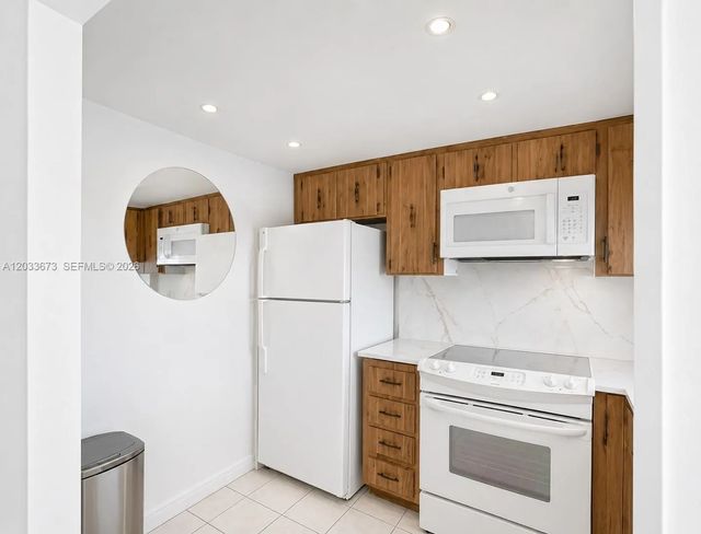 3 of 6 - 16465 Ne 22nd Avenue #206, North Miami Beach, FL