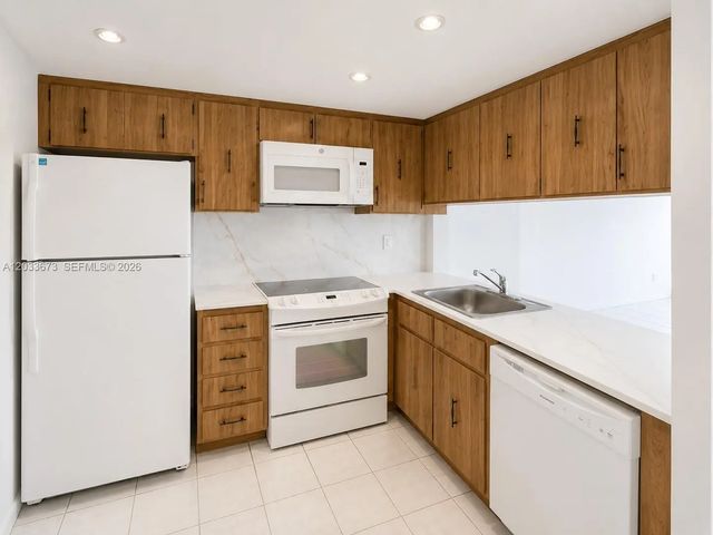 4 of 6 - 16465 Ne 22nd Avenue #206, North Miami Beach, FL
