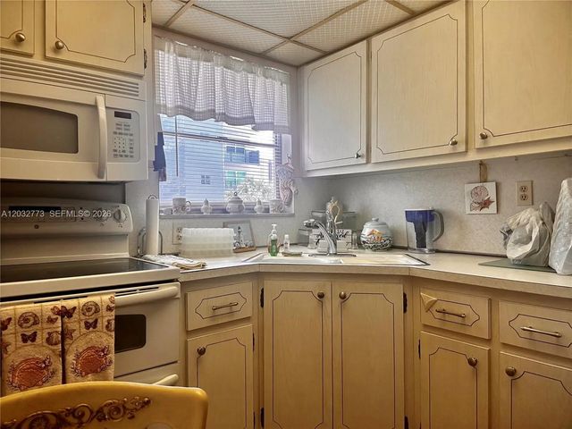 3 of 20 - 1750 Jefferson Street #303, Hollywood, FL