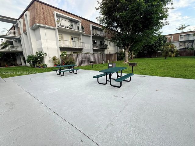 5 of 14 - 9611 Sw 77th Avenue #108a, Miami, FL