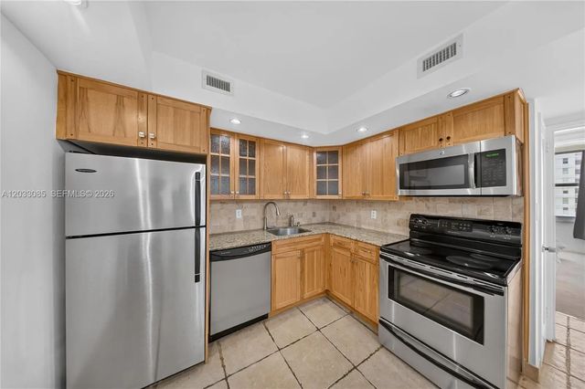 3 of 26 - 5600 Collins Avenue #7w, Miami Beach, FL