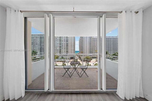 4 of 26 - 5600 Collins Avenue #7w, Miami Beach, FL
