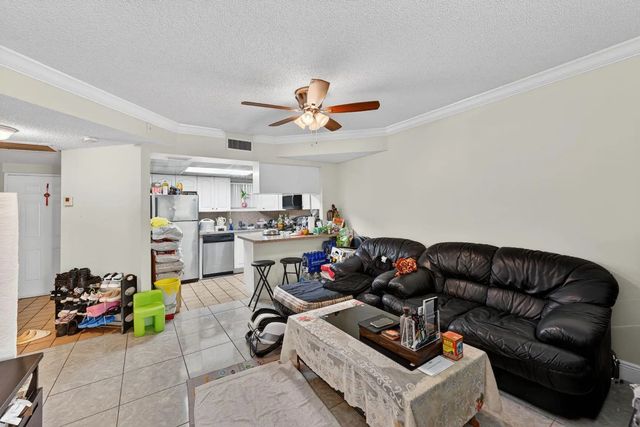4 of 16 - 8290 Lake Drive #305, Doral, FL