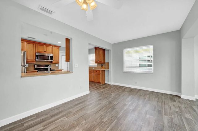4 of 42 - 714 Sw 16th Street, Boynton Beach, FL