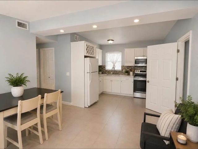 3 of 10 - 260 N Palm Drive, Boynton Beach, FL