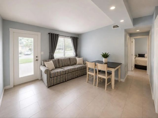 5 of 10 - 260 N Palm Drive, Boynton Beach, FL