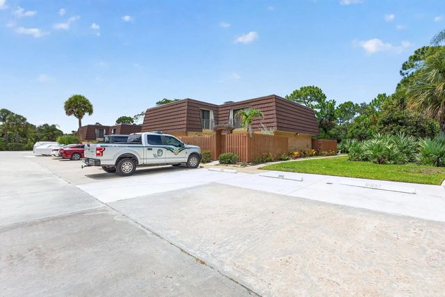 5706 Se Riverboat Drive #202, Stuart
