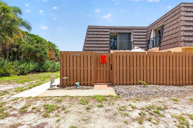 3 of 34 - 5706 Se Riverboat Drive #202, Stuart, FL
