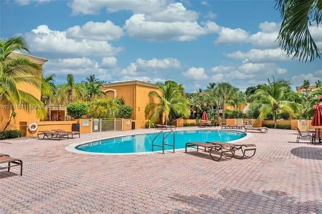 18111 Nw 68th Avenue #h102, Hialeah