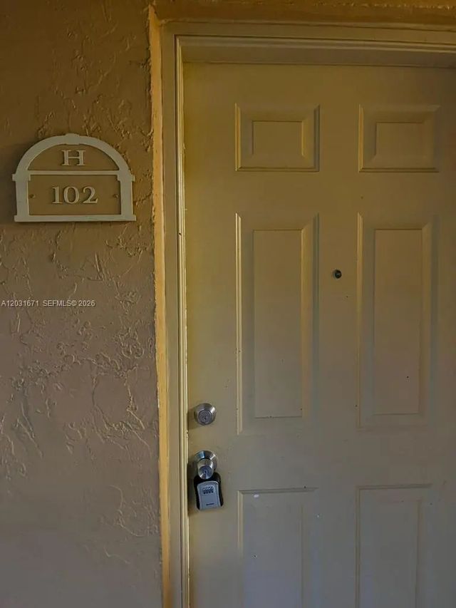 3 of 10 - 18111 Nw 68th Avenue #h102, Hialeah, FL