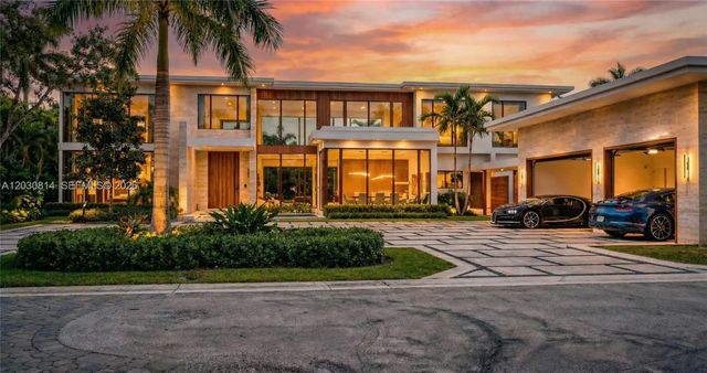 6100 W Suburban Drive, Pinecrest