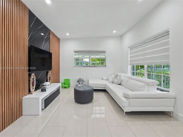 960 Ne 146th Street, North Miami