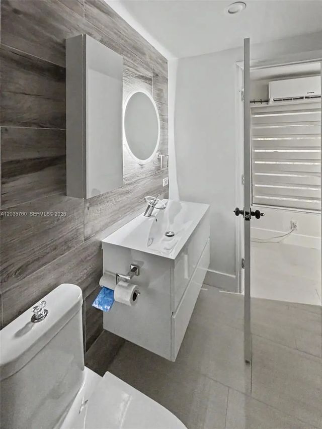 3 of 38 - 960 Ne 146th Street, North Miami, FL