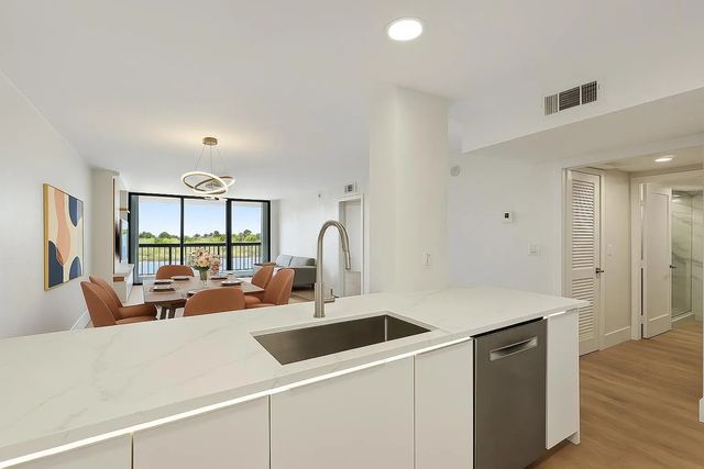 4 of 30 - 356 Golfview Road #405, North Palm Beach, FL