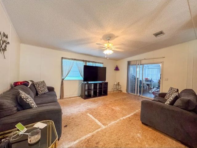 2 of 20 - 120 Plantation Boulevard #120, Lake Worth, FL