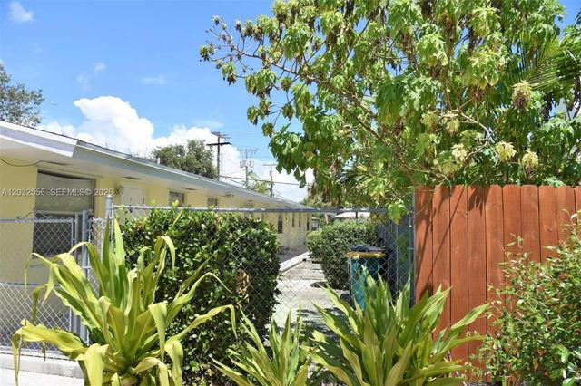 3 of 48 - 1008 N 18 Avenue, Lake Worth, FL