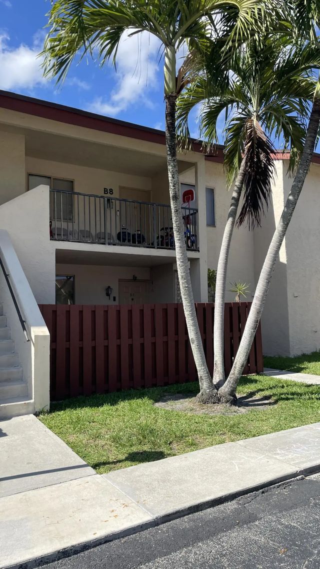 7911 Southgate Boulevard #b2, North Lauderdale