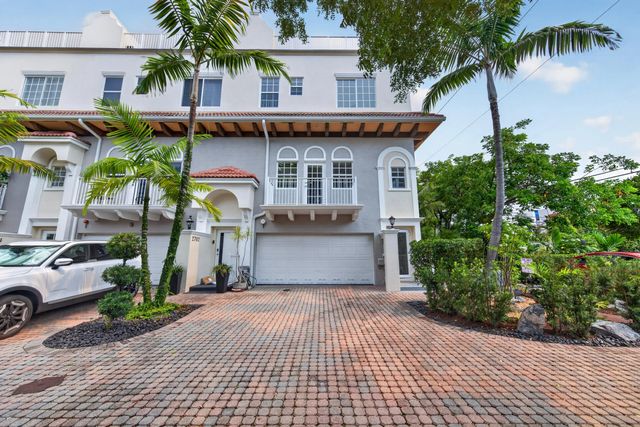 3 of 64 - 2700 Ne 8th Avenue, Wilton Manors, FL