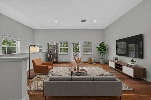 4 of 64 - 2700 Ne 8th Avenue, Wilton Manors, FL
