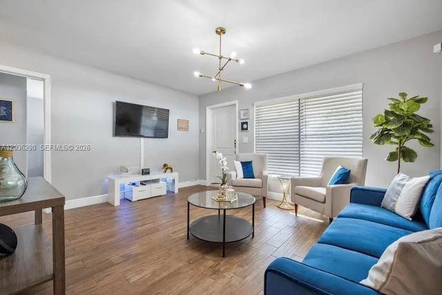 4 of 25 - 5232 Ne 2nd Avenue, Oakland Park, FL
