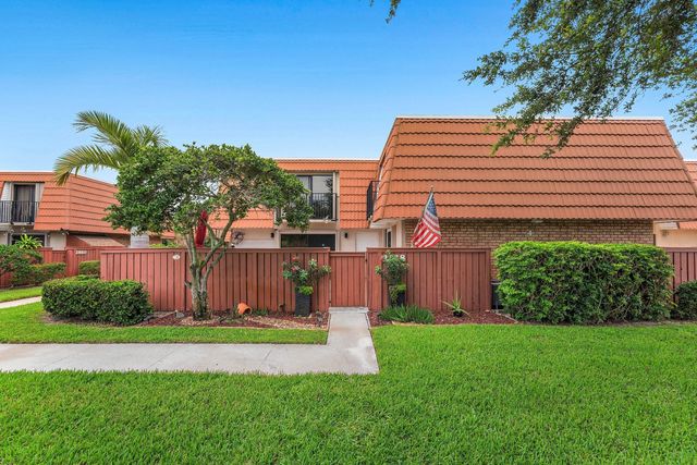2818 Waterford Drive N, Deerfield Beach