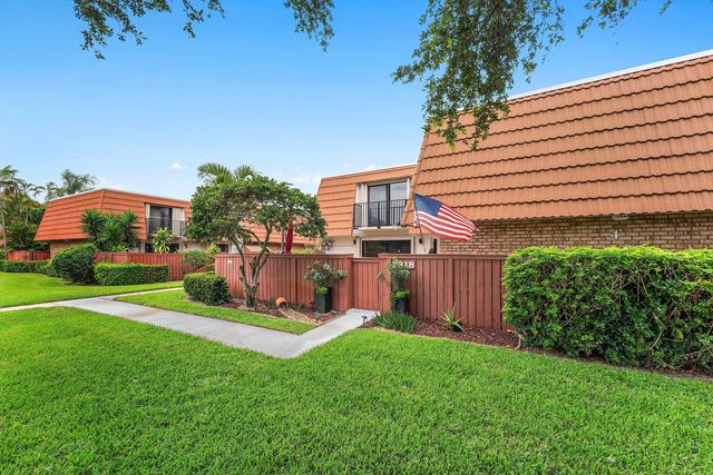 2 of 33 - 2818 Waterford Drive N, Deerfield Beach, FL