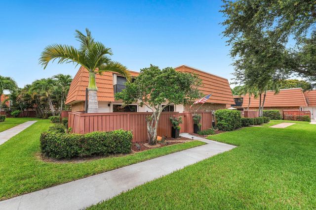 3 of 33 - 2818 Waterford Drive N, Deerfield Beach, FL