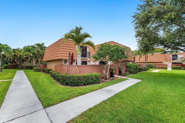 4 of 33 - 2818 Waterford Drive N, Deerfield Beach, FL