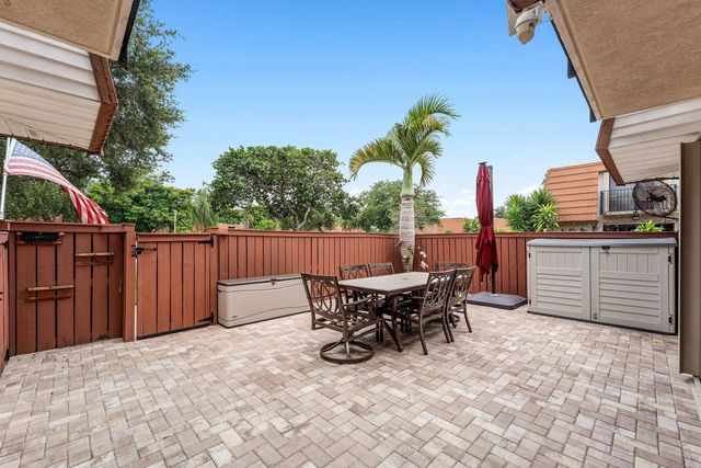 5 of 33 - 2818 Waterford Drive N, Deerfield Beach, FL