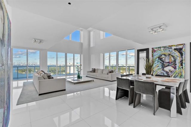 5 of 45 - 10 Venetian Way #ph04, Miami Beach, FL