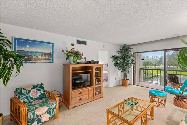 3 of 25 - 10155 Nw 9th St Circle #4-202, Miami, FL