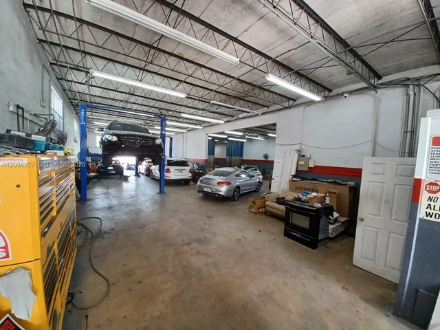 2 of 8 - 707 N Dixie Highway, Hallandale Beach, FL