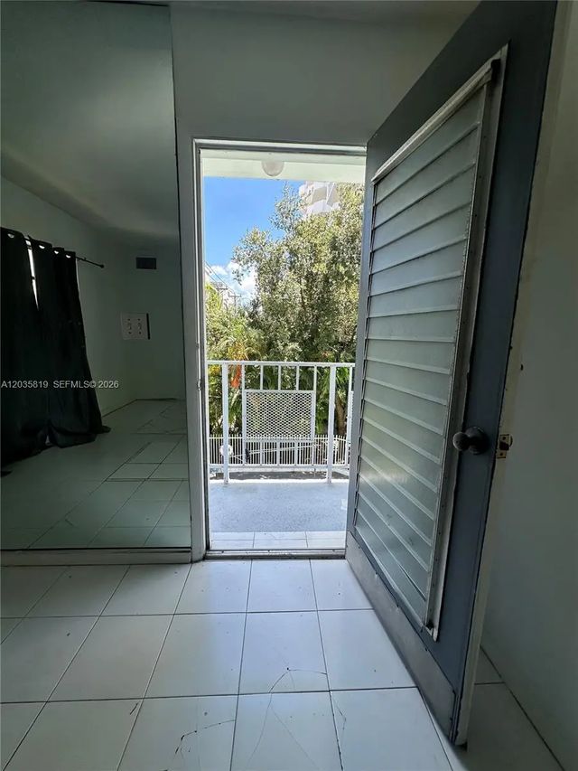 5 of 7 - 1340 Lincoln Road #309, Miami Beach, FL