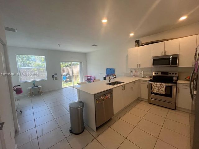 2 of 8 - 1718 Se 26th Terrace, Homestead, FL
