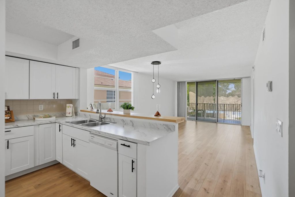 8296 Nw 24th Street #8296, Coral Springs