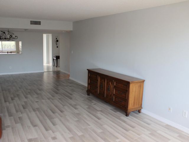 5 of 24 - 6698 N 10th Ave Avenue N #218, Lake Worth, FL