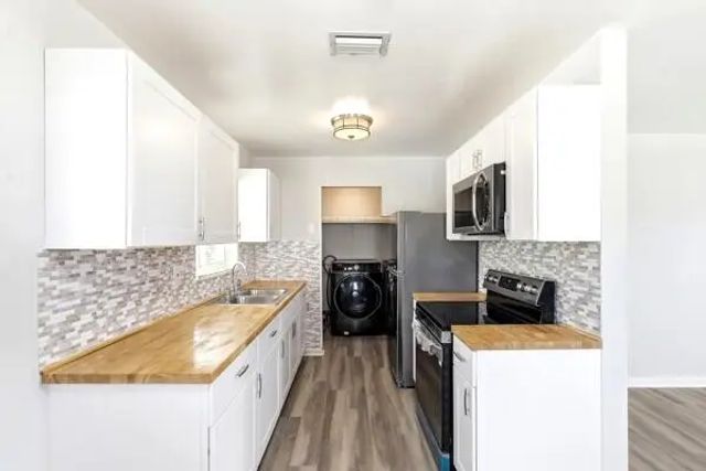 3 of 20 - 2302 Avenue M, Riviera Beach, FL