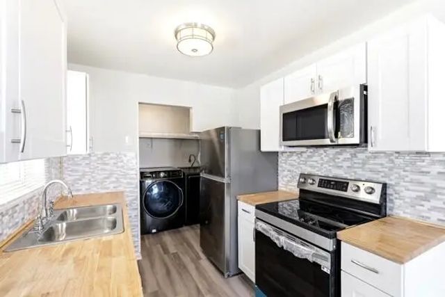 5 of 20 - 2302 Avenue M, Riviera Beach, FL