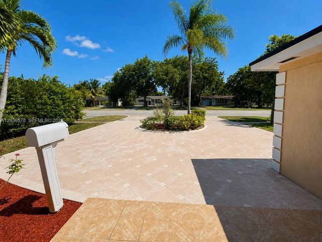5 of 28 - 3327 Taft Street, Hollywood, FL