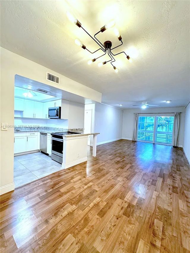4 of 13 - 1535 Se 15th Street #304, Fort Lauderdale, FL