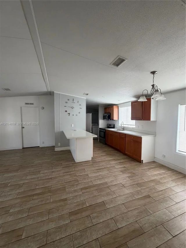 4 of 13 - 19800 Sw 180th Avenue, Miami, FL