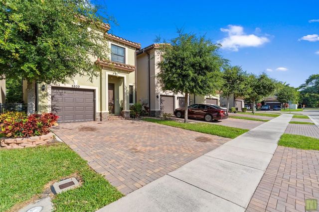 3 of 74 - 5809 Nw 46th Lane, Tamarac, FL
