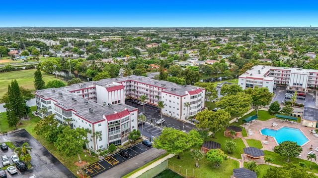 2 of 60 - 4270 Nw 40th Street #401, Lauderdale Lakes, FL