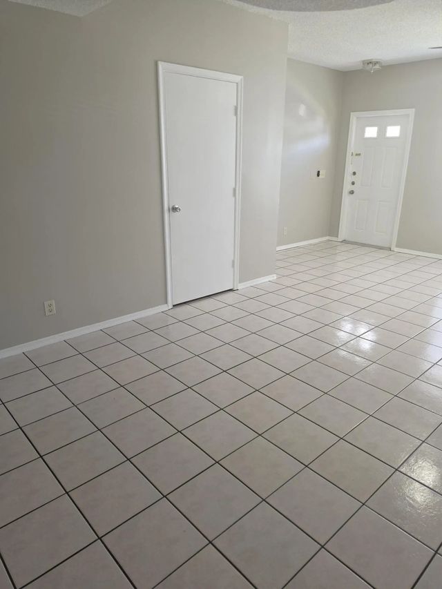 4 of 23 - 51 Whitehead Circle #51, Weston, FL