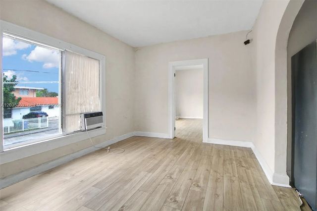 5 of 40 - 1260 Sw 10th Street, Miami, FL