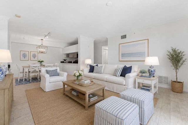 3 of 24 - 6573 Emerald Dunes Drive #201, West Palm Beach, FL